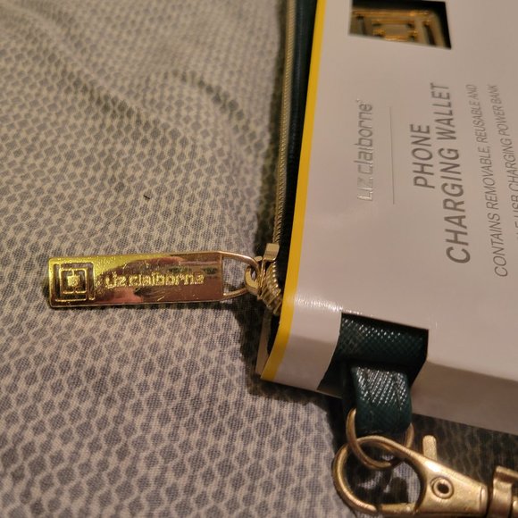 Liz Claiborne Power Bank Phone Charging Wallet Clutch in Forest Green NWT - Picture 6 of 13